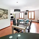 Casa de Férias Stay In Historic Laguardia, Sleeps 8 La Guardia