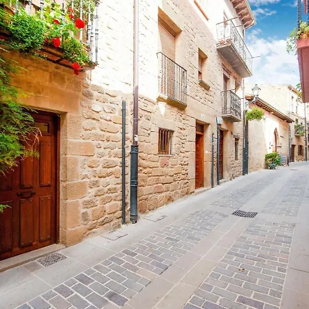 Casa de Férias Stay In Historic Laguardia, Sleeps 8